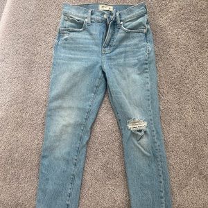 Madewell Perfect Vintage Jean 25P in Coney Wash: Destroyed Edition